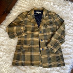 Beautiful heavy blazer.   Very retro 💜💜